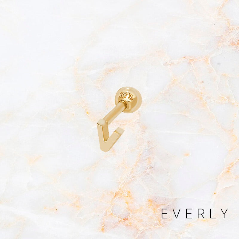 Initial V gold stud
